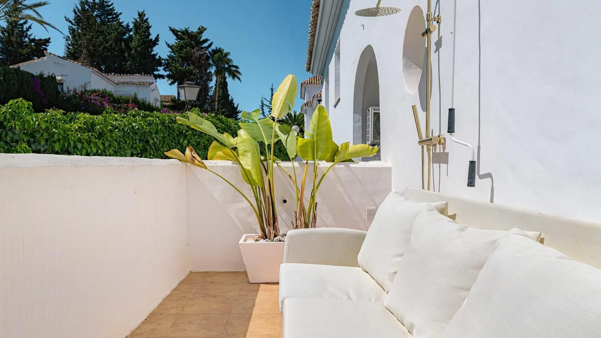 Ivy Residence 3 Modern Bbq Gated Pool Marbella Apartment